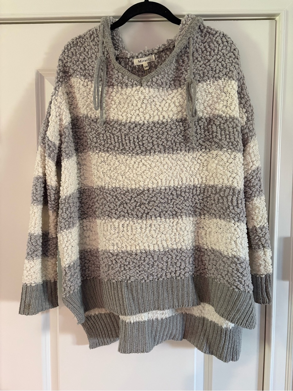 Women’s Boutique Miracle Popcorn Chenille White/Gray Sweater Hoodie Size S/M